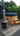 Hottub Ø 200 cm van Tøbbe geplaatst op een houten vlonder in de hoek van een zonnige tuin.
